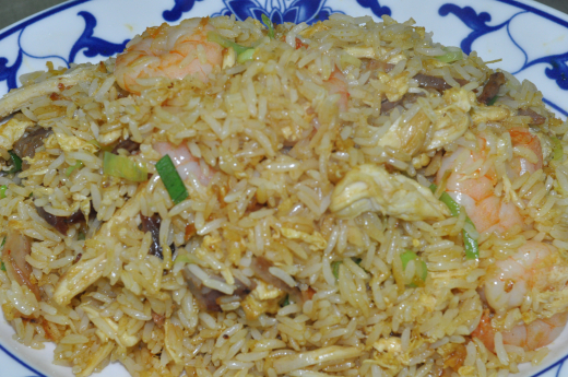 M1 Nasi Goren (gebratener Reis mit Huhn, Schwein und Krabben) 4)B)C)D)F)