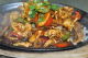 115. Szechuan - Huhn mit scharfer Pfeffersauce, serviert auf heißer Gußplatte 4) C) F)
