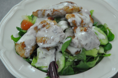 19. Salat mit Hühnerfleisch, Joghurt Dressing C) D)