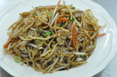 81. 1 Portion gebratene Nudeln 4) A) C)F)
